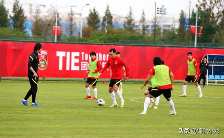 中国足球队最新球衣「中国足球的快与慢更名球衣印名字12强赛主场申请队员调整」