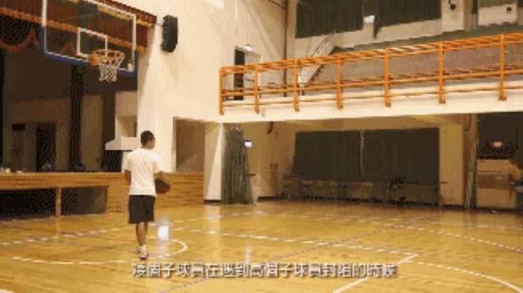 篮球教学 新手入门三步上篮「打篮球只会三步上篮你out了还有6种必学的上篮步」