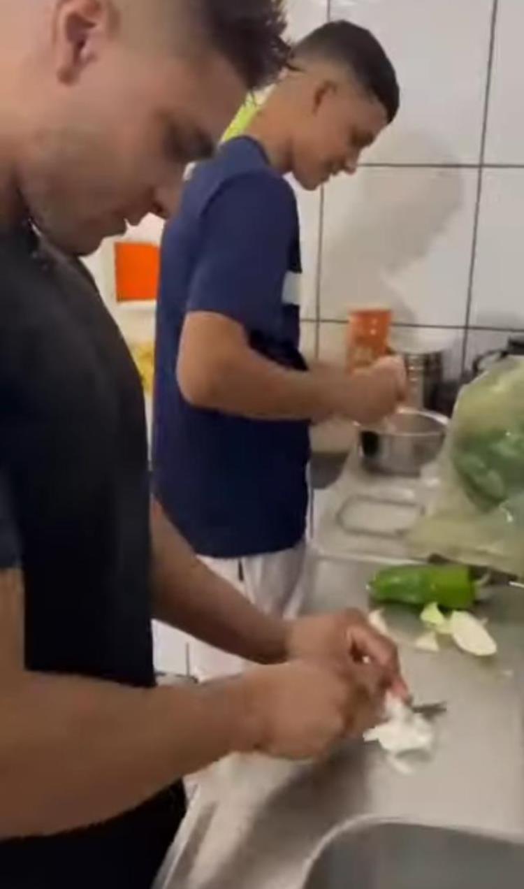 巴西一哥「巴西网红一妻多夫引争议小鲜肉丈夫们都超爱她她自曝还想再找」
