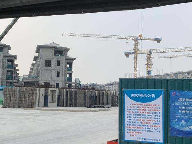 是以恒大和泰禾为典型的「恒大泰禾项目复工调查工人已进场业主也在监督」