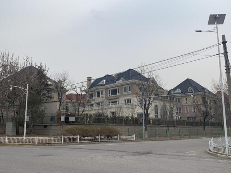 是以恒大和泰禾为典型的「恒大泰禾项目复工调查工人已进场业主也在监督」