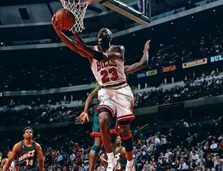 九十年代的篮球与现在的篮球有什么区别「九十年代的篮球与现在的篮球有什么区别」