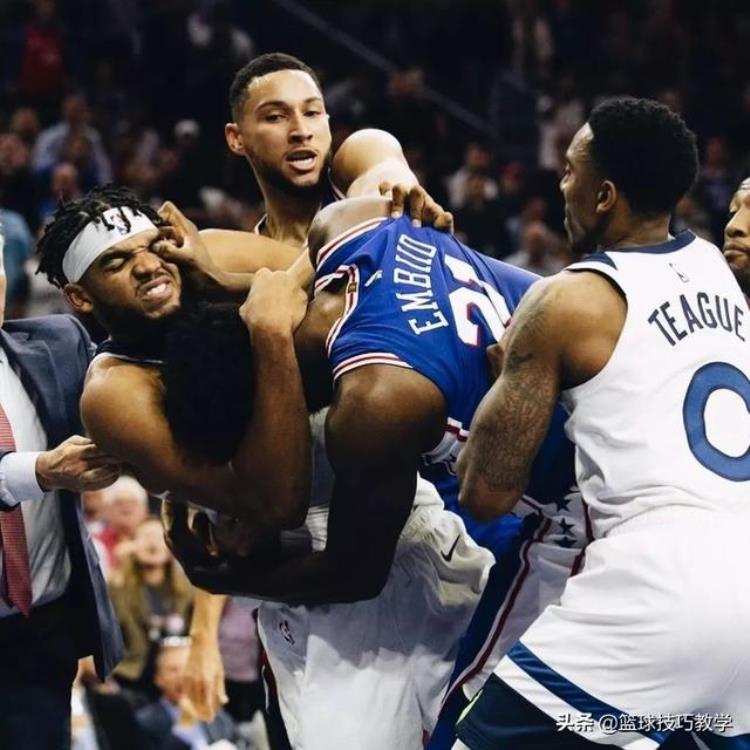 nba打架斗殴「NBA又打架了掐脖子抱摔两大第一中锋互殴这场面第一次看到」