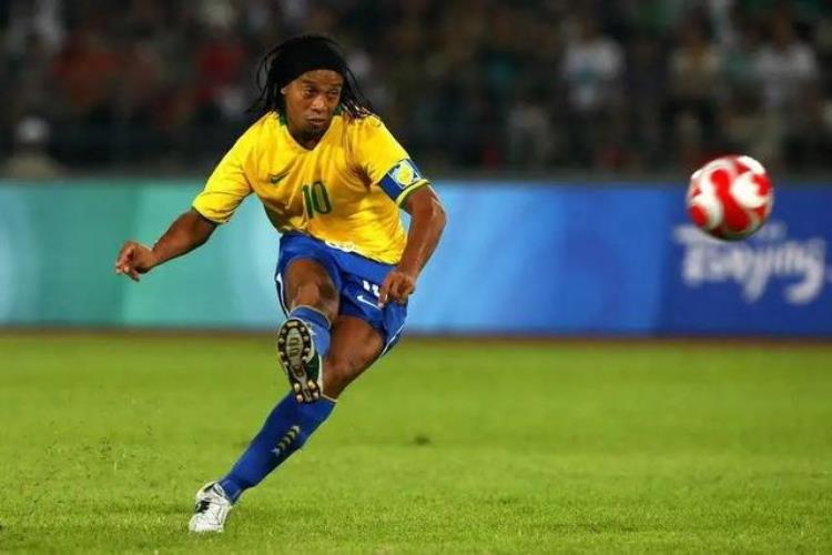 06年世界杯巴西队为什么被淘汰「拥有魔幻四重奏的超强巴西队为何2006年世界杯止步八强」
