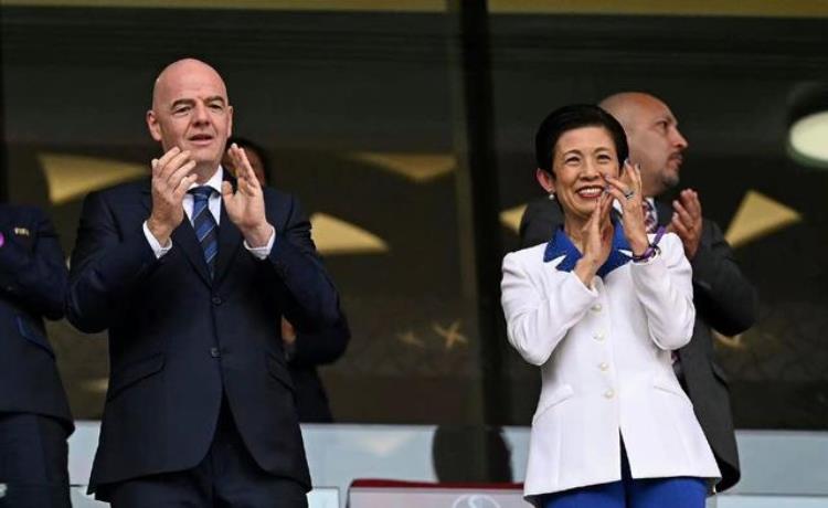 日本皇妃「日本王妃现场观看世界杯日本球迷哭了哥斯达黎加球迷又唱又跳」