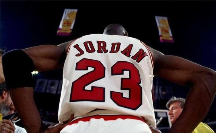 nba拉杆集锦「NBA历史八大精彩拉杆上篮乔丹J博士争霸科比在列」