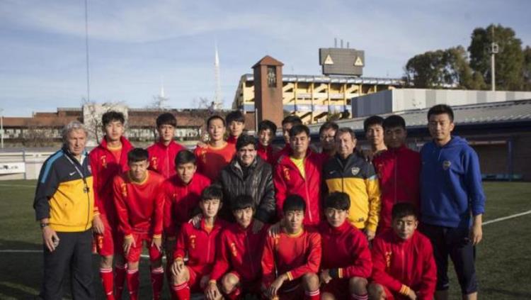 马拉多纳接受采访中国足球「马拉多纳的中国情缘登过长城去过天安门对中国足球充满期待」
