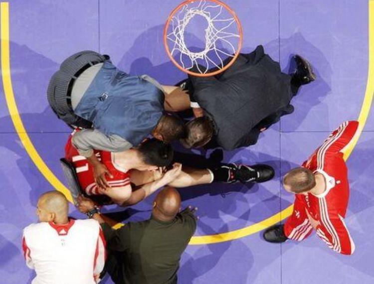 姚明在退役前曾在nba的哪支球队效力「短短9年的NBA职业生涯31岁无奈退役姚明经历过的悲剧伤病史」