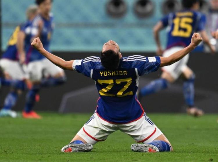 世界杯日本男足「日本球员仰天长啸短短27小时世界杯2大冷门亚洲奇迹」