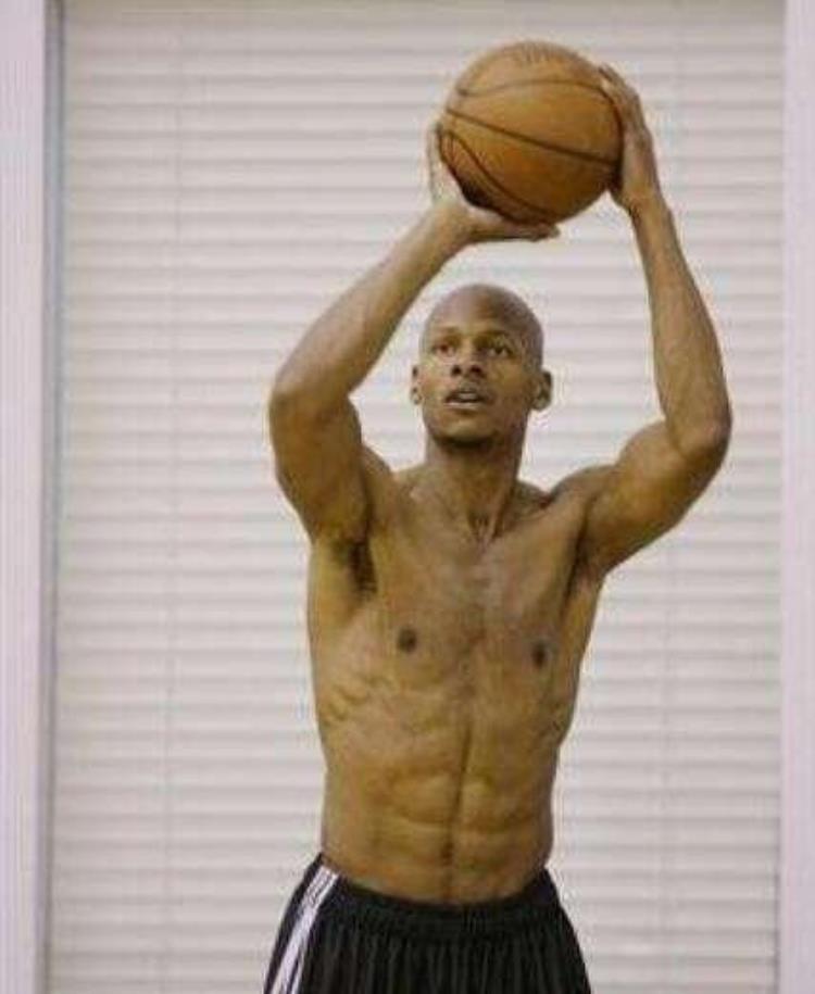 nba球员看着很瘦「看似瘦弱NBA球星看到脱下球衣那刻这才叫穿衣显瘦脱衣有肉」