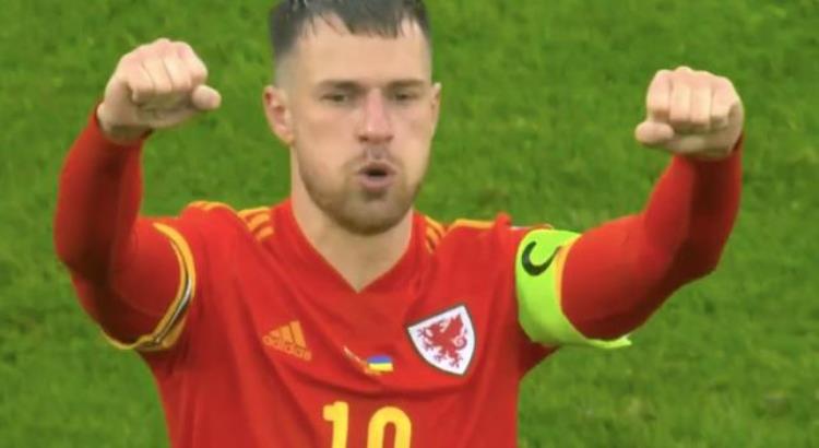 悲喜两重天威尔士晋级世界杯狂欢如夺冠乌克兰球员雨中哭成泪人