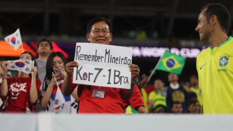 韩国队 足球「韩国队球迷用7比1米内罗之痛讽巴西结果上半场连丢4球」