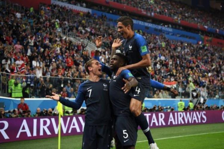 法国4比2战胜克罗地亚时隔20年重夺大力神杯