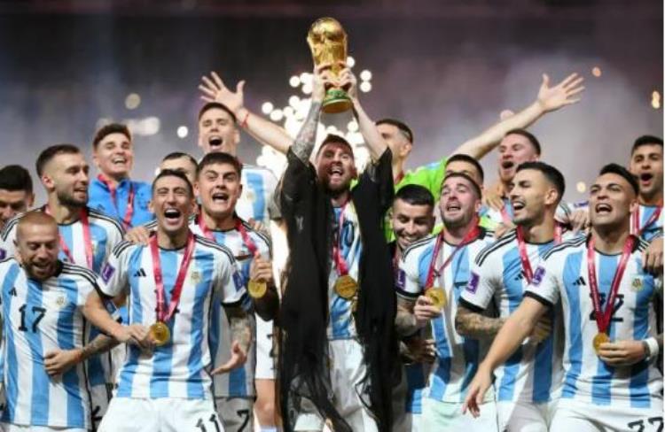 阿根廷夺冠 梅西「阿根廷时隔36年再夺世界杯冠军梅西终捧大力神杯」