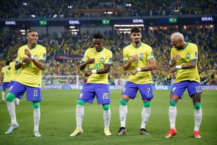 韩国队 足球「韩国队球迷用7比1米内罗之痛讽巴西结果上半场连丢4球」