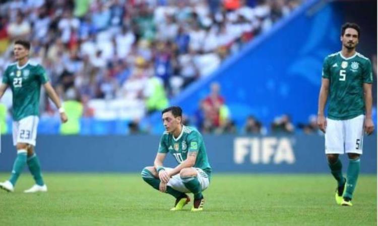 为什么世界杯冠军总被淘汰「为何世界杯遭淘汰的球员选择马上回国而不是留下来观看比赛呢」
