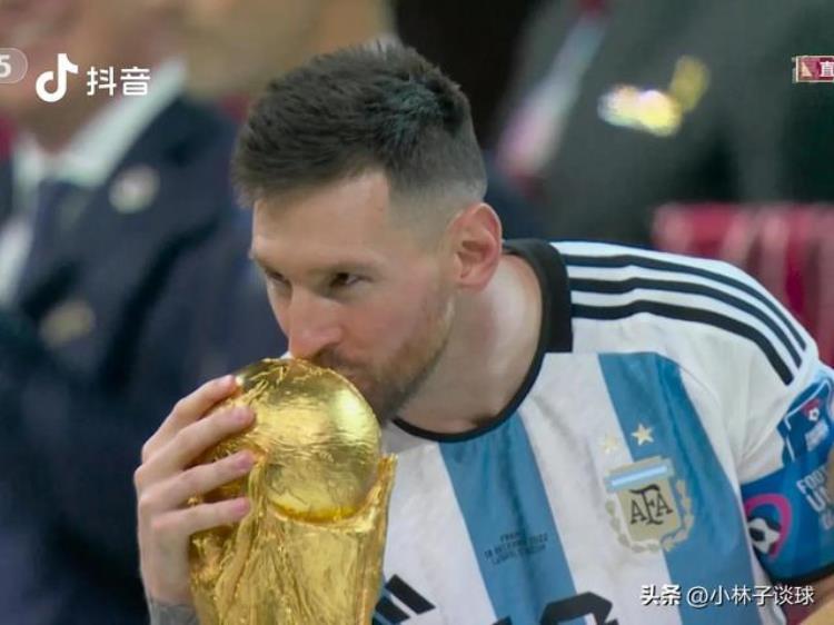 世界杯决赛阿根廷夺冠「世界杯决赛梅西姆巴佩破门阿根廷队最终点球赢下冠军」