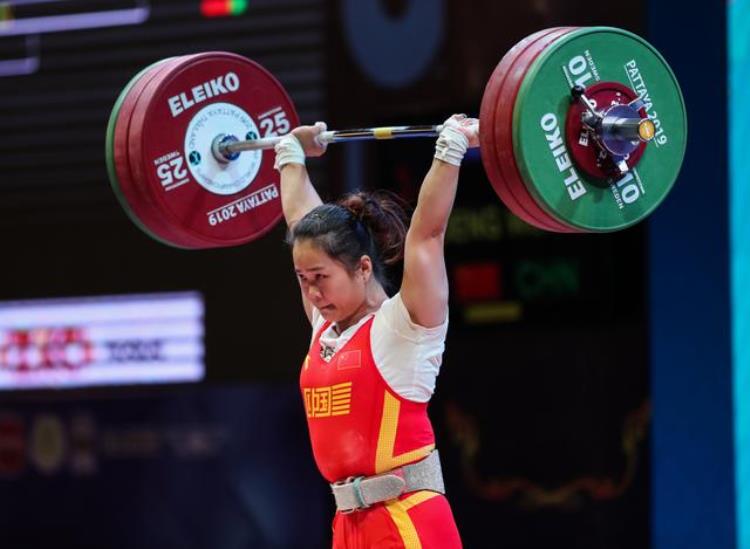 举重世界杯中国队再破世界纪录邓薇女子64公斤级夺冠