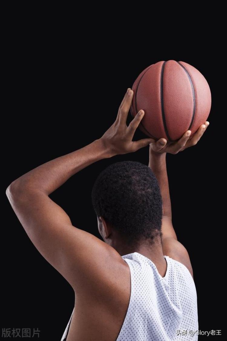 如何标准投篮姿势「标题如何成为投篮高手正确的投篮姿势指南」