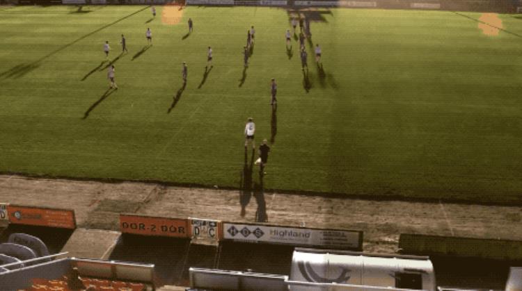 球场自动跟踪摄像头「尴尬直播球赛的AI自动追踪摄影机把边裁的光头当成了足球」