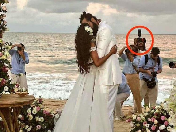 海滩婚礼浪漫诺阿与维密超模甜蜜亲吻罗斯成为摄影师