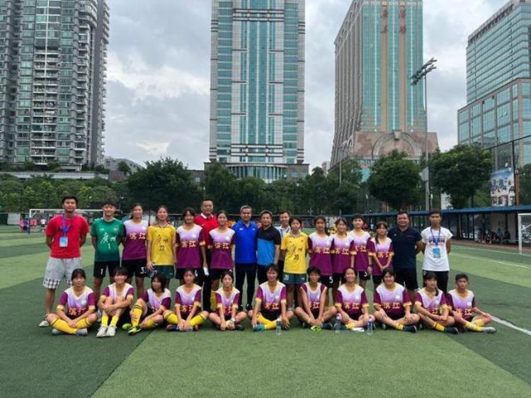 广州校园足球联赛五中滨江学校夺得初中女子组冠军