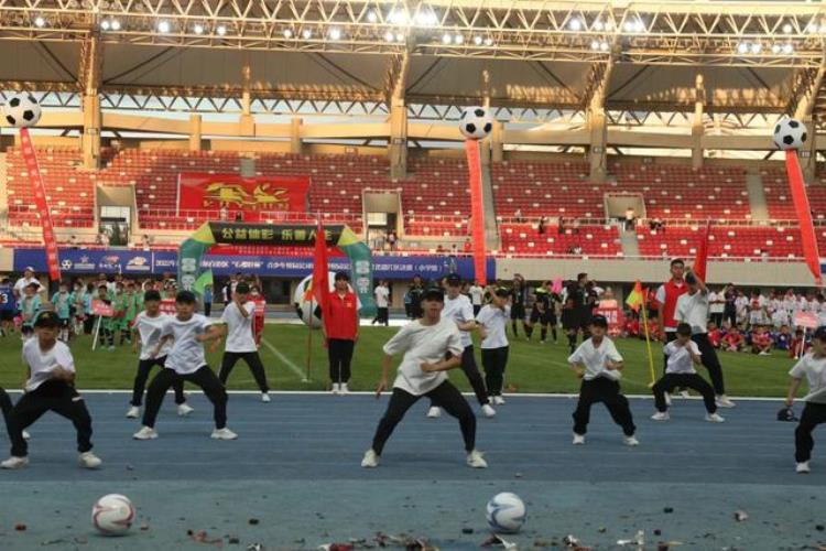 2021年新疆青少年足球锦标赛「自治区青少年校园足球联赛北疆片区决赛小学组举行」