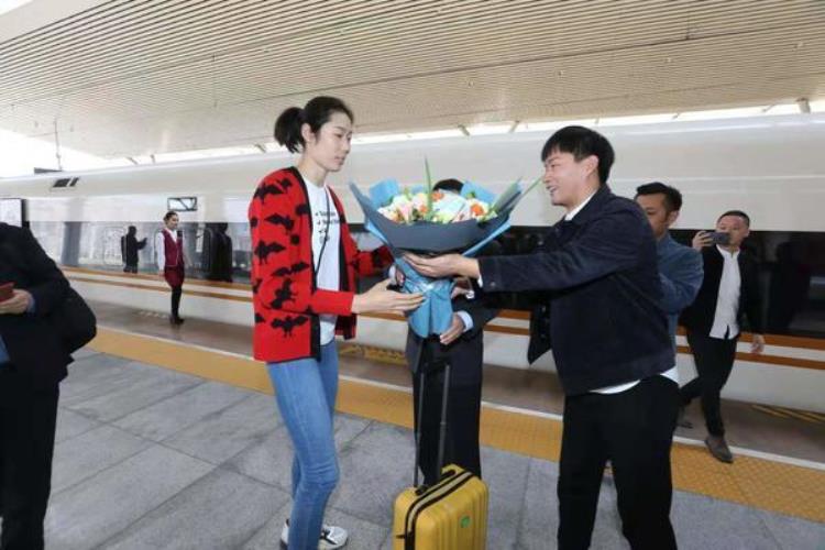 球类中心越来越有家的样子了河南姑娘朱婷蝉联世界杯MVP后首回家乡