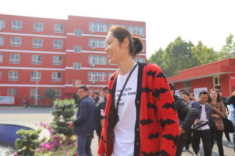 球类中心越来越有家的样子了河南姑娘朱婷蝉联世界杯MVP后首回家乡