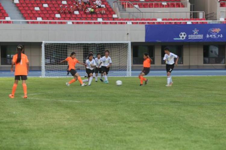 2021年新疆青少年足球锦标赛「自治区青少年校园足球联赛北疆片区决赛小学组举行」