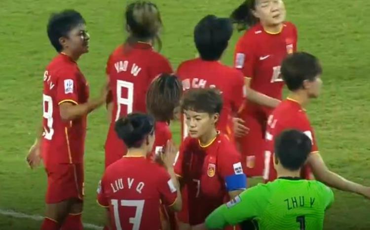 中国女足缺席世界杯「31中国女足进世界杯不庆祝王霜造3球握手队友央视无缘见证」