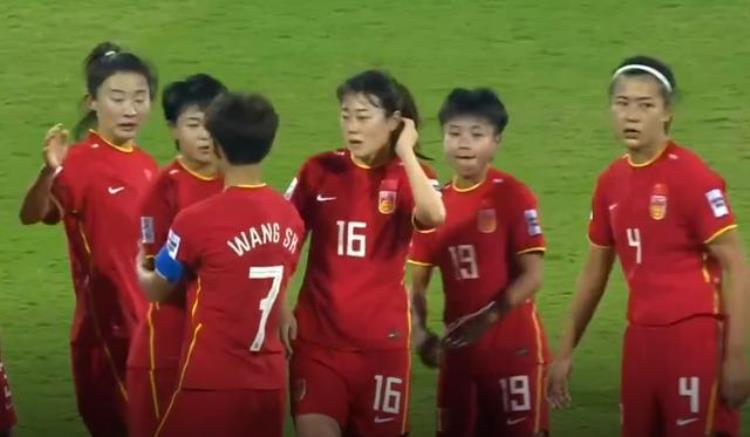 31中国女足进世界杯不庆祝王霜造3球握手队友央视无缘见证