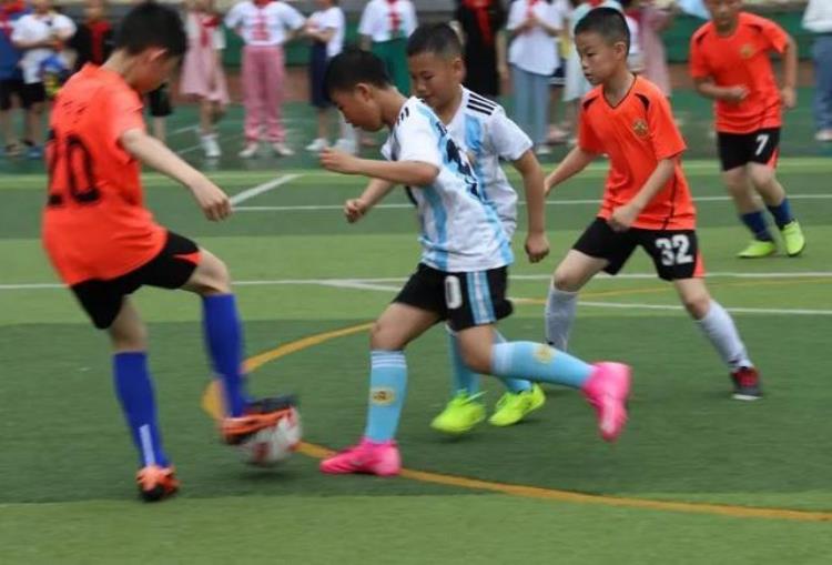 快乐足球追逐梦想记濂溪区第一小学第六届爱莲杯足球班级联赛