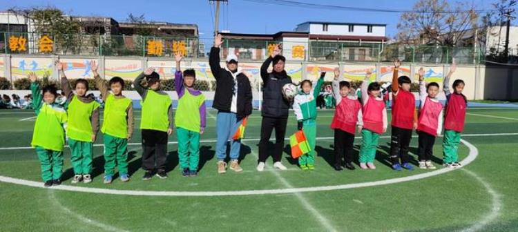 开封市果园小学「绿茵赛场放飞梦想开封苹果园中路小学第五届校园足球联赛开幕」