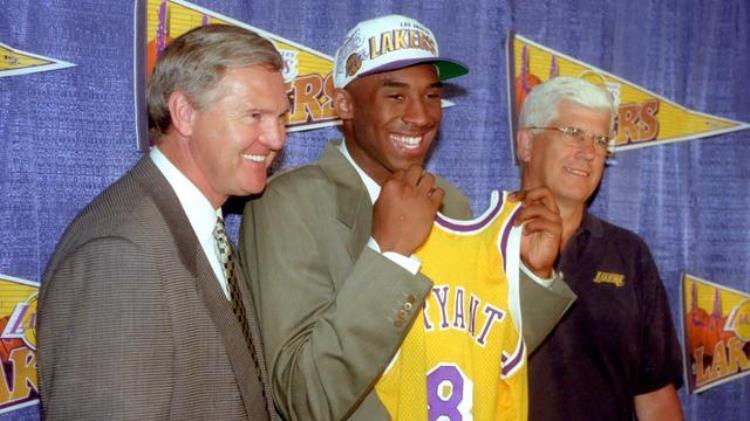科比是怎样进入nba的「科比是如何进入NBA的坎坷选秀路恰逢伯乐终披紫金战袍」
