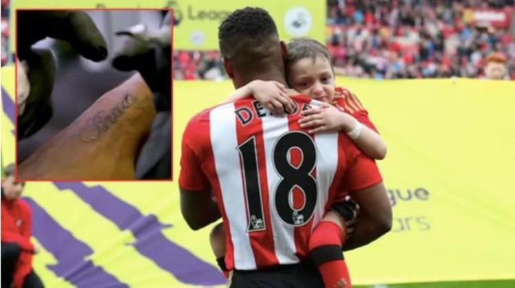 足球球星身上纹孩子名字「将去世小球迷的名字纹在身上35岁英超老将感动了世界」