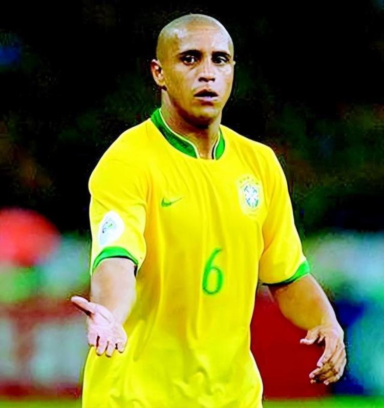 1998年世界杯球员回顾巴西队6号罗伯托卡洛斯