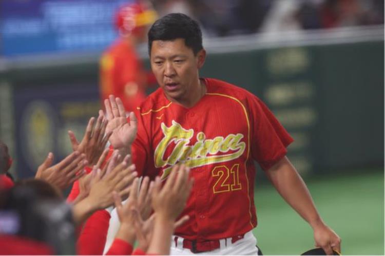 日本人代表中国队出战日本队世界棒球经典赛是职棒自我推销的一次尝试