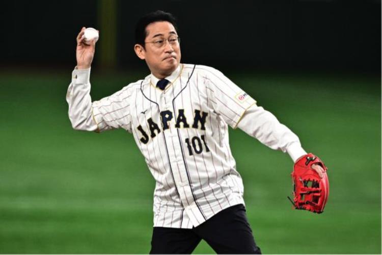 日本人代表中国队出战日本队世界棒球经典赛是职棒自我推销的一次尝试