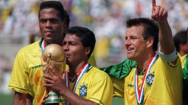 1994巴乔「94年的巴乔和罗马里奥是足球世界里最被低估的两位球员」