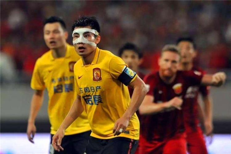 中国足球先生历届得主「命运多舛的中国足球先生不仅一度无球可踢还落选世界杯大名单」