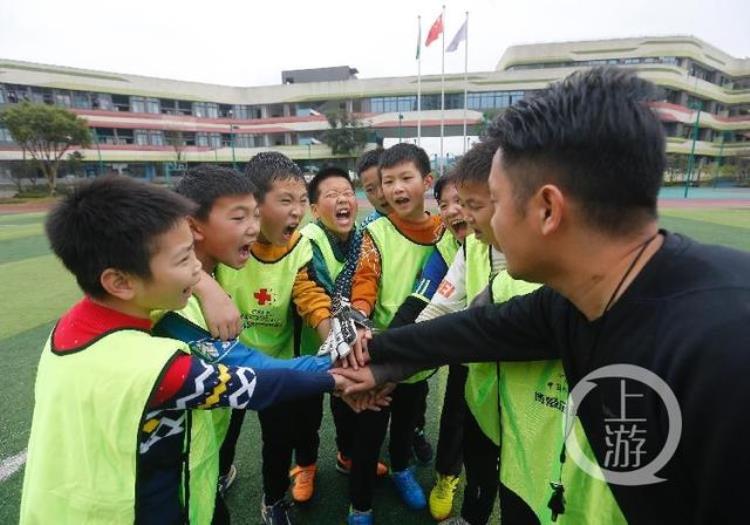 合川足球队「合川这群足球小将凭什么赢得了中国红十字基金会点赞」