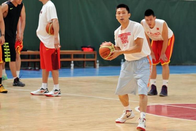 出名的中国篮球运动员,世界最高的篮球运动员
