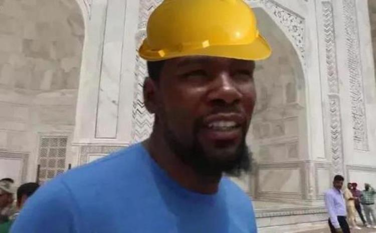 nba中的非洲球员「NBA球星非洲之旅秒变农工恩比德搬砖麦基砌墙」