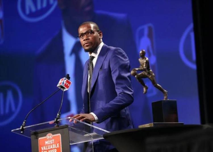 勒布朗詹姆斯篮球励志名言「NBA经典名言第三期狼王一句名言影响詹皇生涯轨迹」