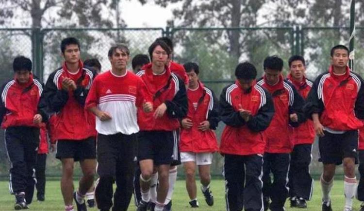 中国男足2002年世界杯出线「2002年中国男足打入世界杯大功臣不仅是米卢还有香港的霍英东」