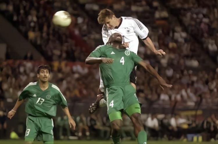 2002年沙特队一人进5球,02年世界杯沙特和中国队谁强