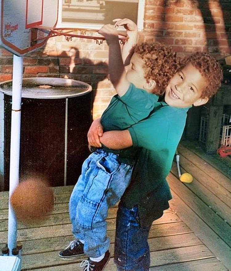 萌娃版nba61位球星的童年照你能认出几个「萌娃版NBA61位球星的童年照你能认出几个」