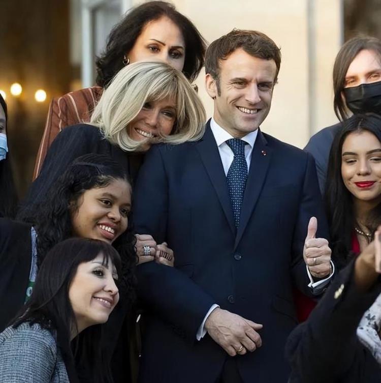 法国总统马克龙的妻子照片曝光,法国总统马克龙婚姻大事