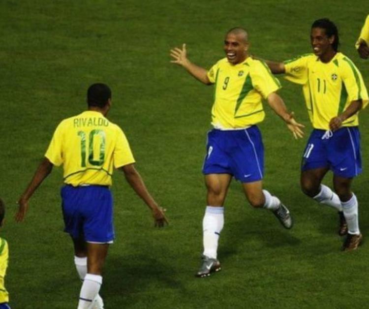 回顾巴西3R组合三个世界足球先生堪称最强三叉戟国足输得不冤